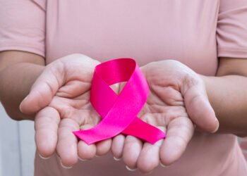 Outubro Rosa: saiba como se proteger do câncer de mama e do colo do útero